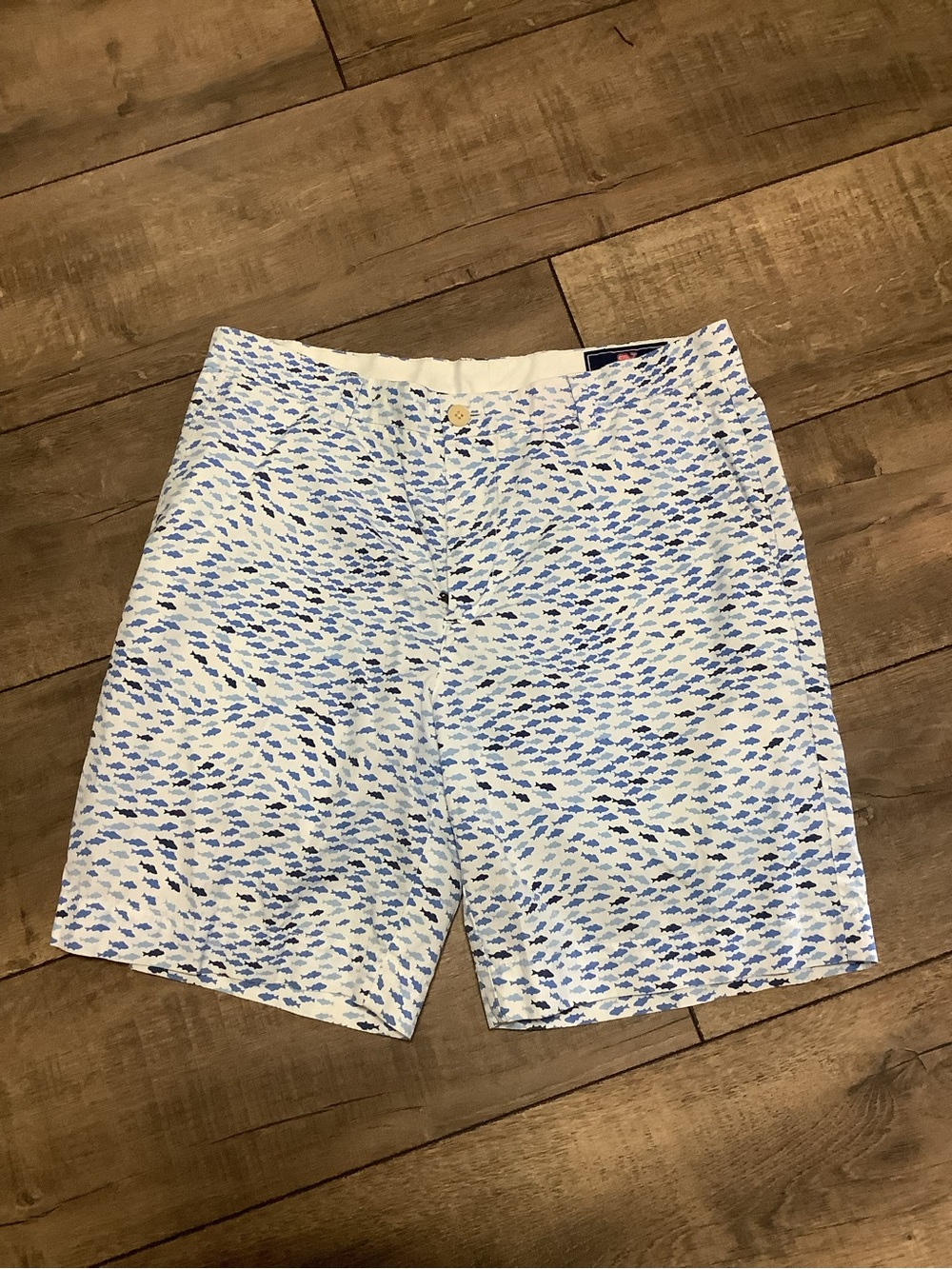 VINEYARD VINES Men's White Blue Breaker Shorts All Over Fish Print Size 34 - Picture 2 of 13